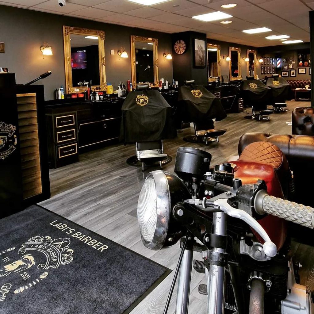 Labi's Barber interior